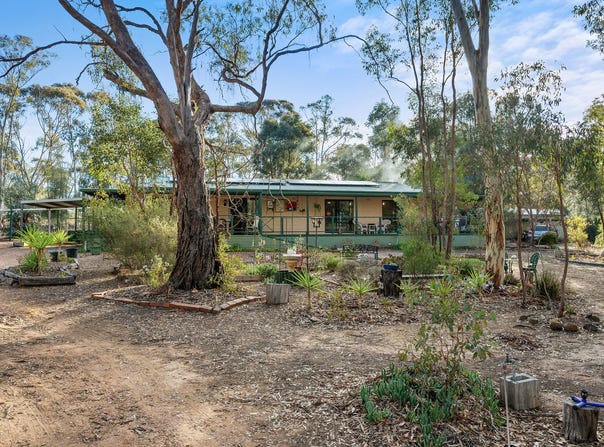42 Dillion Court, Alma, Vic 3465