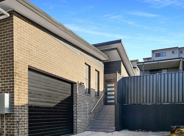 42b Ranchby Avenue, Lake Heights, NSW 2502