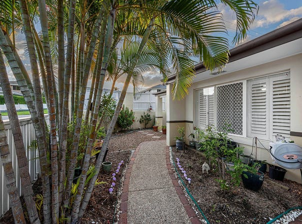 3/2 Aminya Street, Mansfield, Qld 4122
