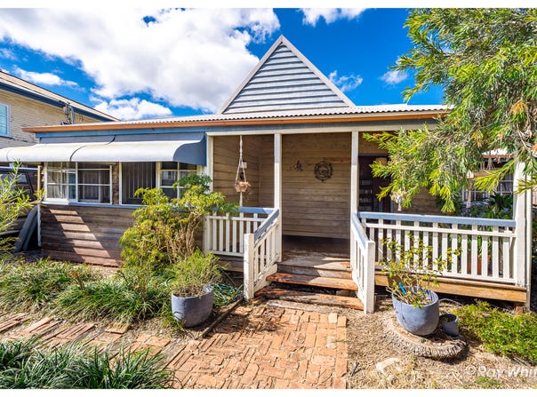 4 Canovan Street, Berserker, Qld 4701