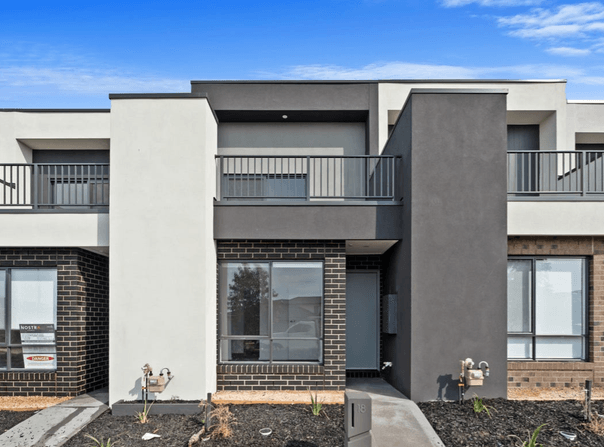 8 Elliottdale Walk, Rockbank, Vic 3335