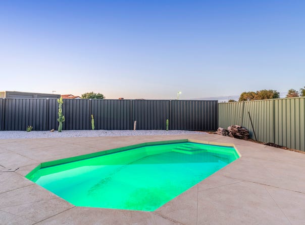 15 Urchin Mews, Waikiki, WA 6169