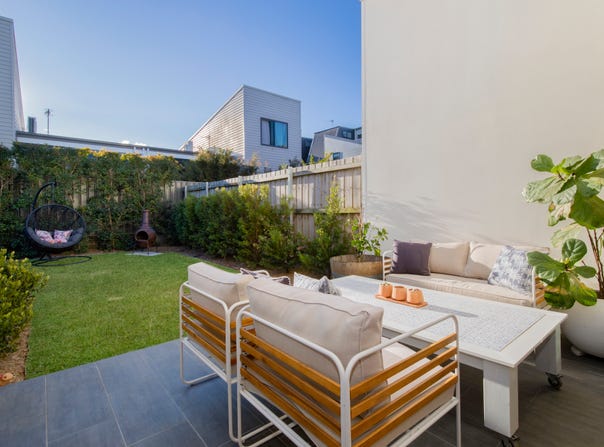 8 Fettlers Loop, Whitebridge, NSW 2290