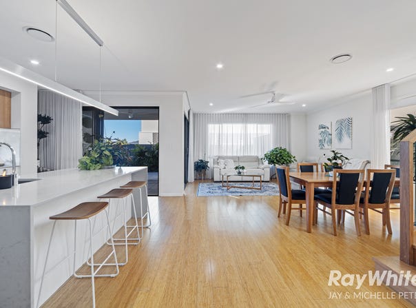 10 Coolum Parade, Newport, Qld 4020