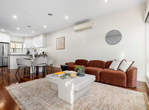 2/9 Esmale Street, Strathmore, Vic 3041