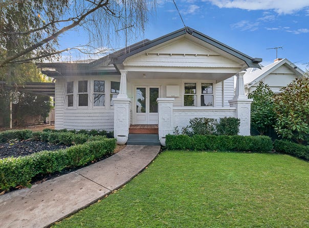 8 Carmichael Street, Hamilton, Vic 3300