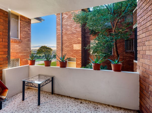 4/102 Dumaresq Street, Campbelltown, NSW 2560