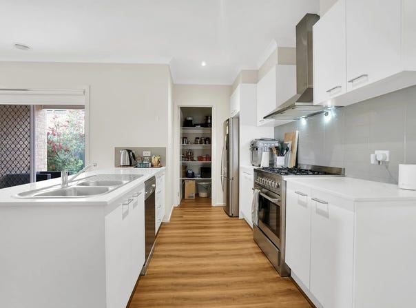 28 Miniata Way, Manor Lakes, Vic 3024