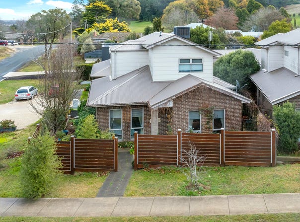 2/19 Brewster Street, Woodend, Vic 3442