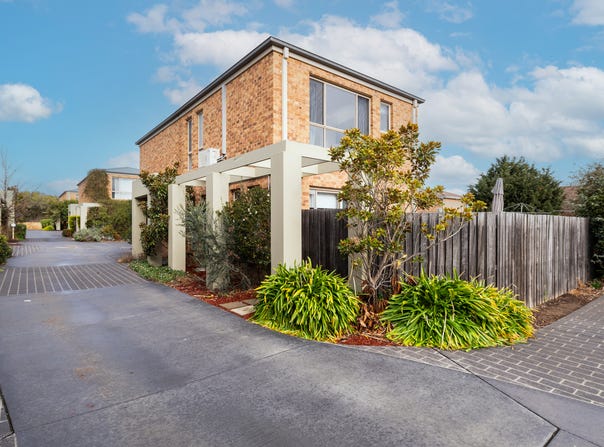 14/33 Macquoid Street, Queanbeyan, NSW 2620