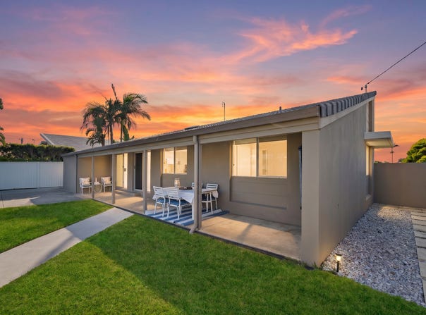 2/49 Saleng Crescent, Warana, Qld 4575