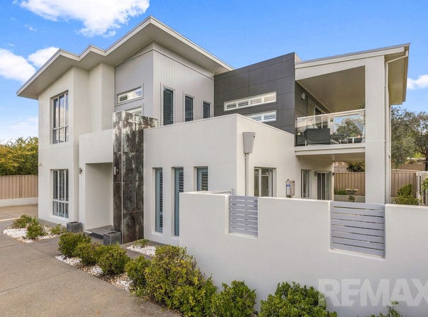 2/74 Stirling Boulevard, Tatton, NSW 2650