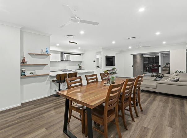42 Grevillea Way, Park Ridge, Qld 4125