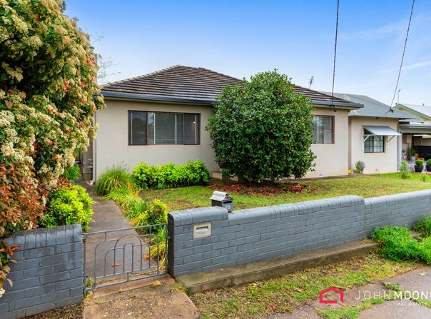 16 Norman Street, Turvey Park, NSW 2650