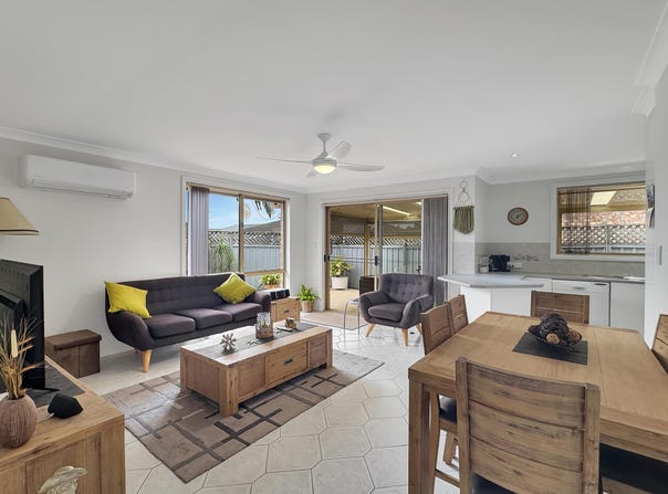 2/9 Erica Place, Tuncurry, NSW 2428