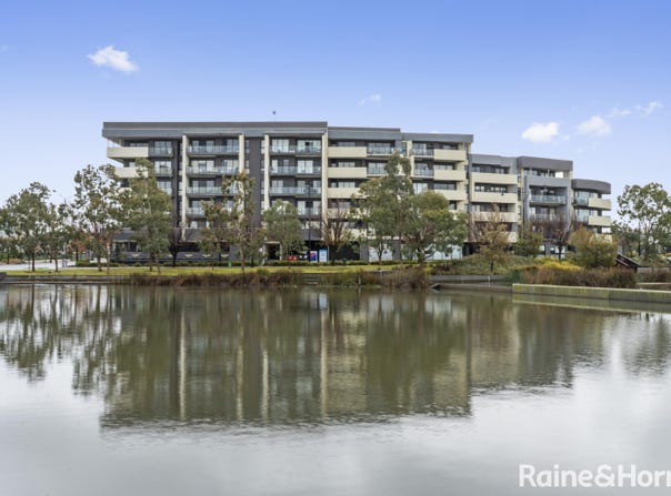 244/73 Lake Street, Caroline Springs, Vic 3023