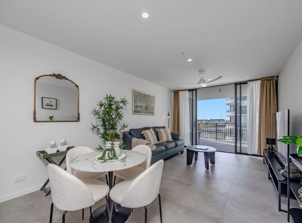 1412/10 Sickle Avenue, Hope Island, Qld 4212