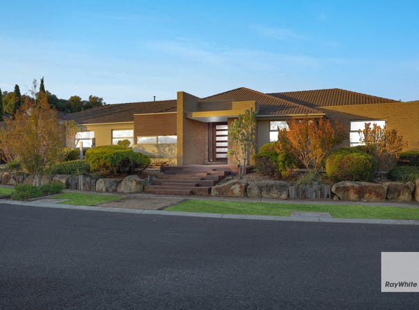 17 Ellenborough Crescent, Manor Lakes, Vic 3024