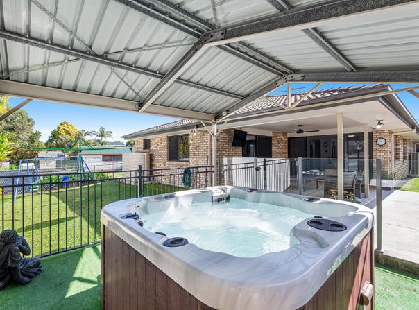 8 Daniel Street, Lota, Qld 4179