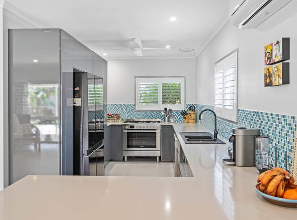 12 Hymes Street, Kanimbla, Qld 4870