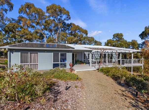 121 Norman Drive, Clare, SA 5453