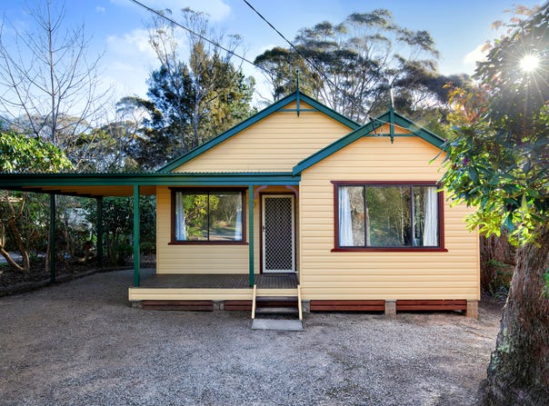 16 St Andrews Avenue, Blackheath, NSW 2785