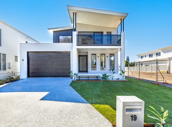 19 Lamerough Pde, Golden Beach, Qld 4551
