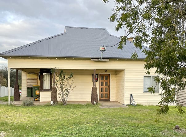 9 Robertson Street, Casterton, Vic 3311