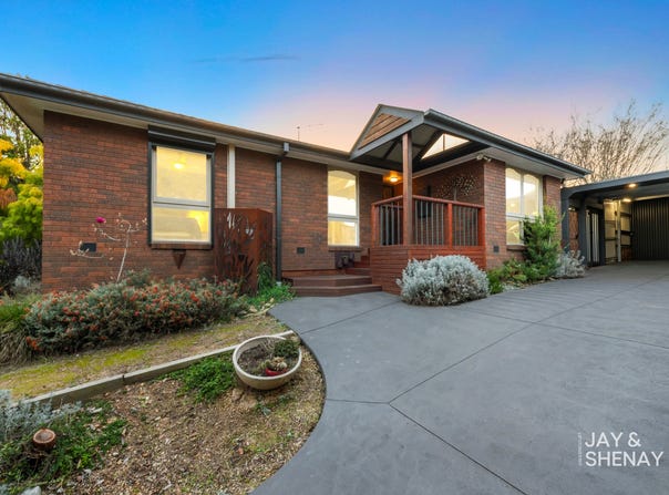 171 James Cook Drive, Endeavour Hills, Vic 3802