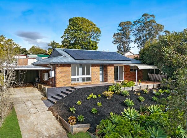 82 Cleopatra Drive, Rosemeadow, NSW 2560