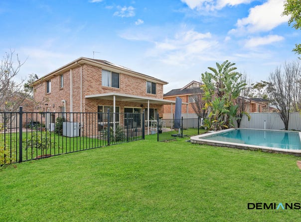 8 Woollsia Court, Voyager Point, NSW 2172