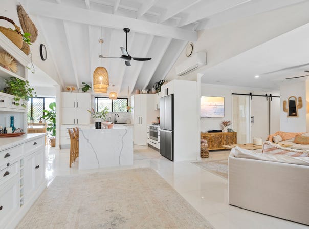 2 Larentia Street, Currumbin Waters, Qld 4223