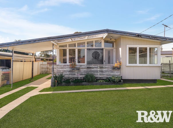 8 Hales Place, Blackett, NSW 2770