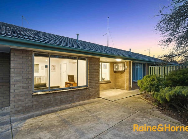 3/2 Evelyn Street, Wendouree, Vic 3355