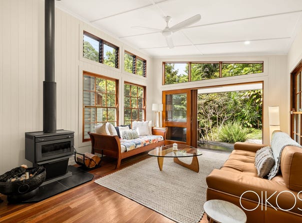 18 Mcsweeney Crescent, Mount Nebo, Qld 4520