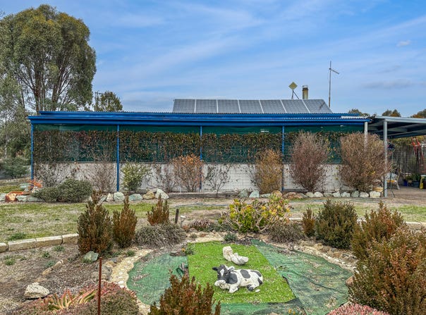 398 Bet Bet Creek Road, Bowenvale, Vic 3465