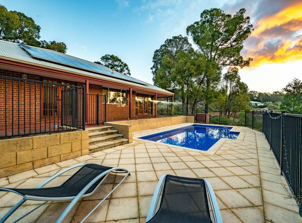 8 Henty Lookout, Roleystone, WA 6111