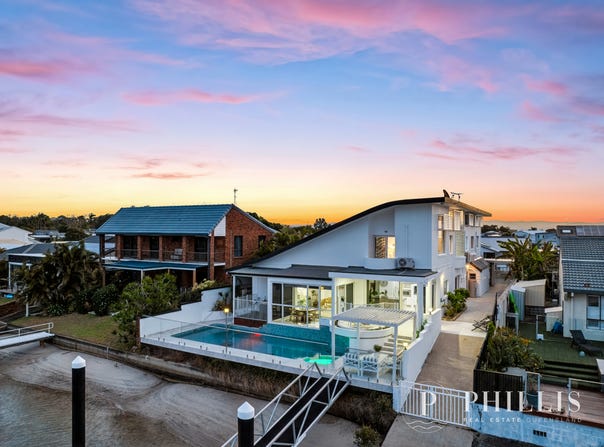 11 Seaspray Street, Paradise Point, Qld 4216