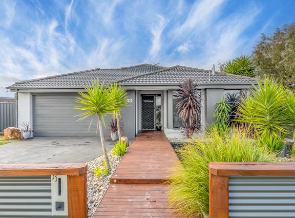 33 Moore Street, Rosedale, Vic 3847