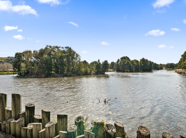 8 Clamp Place, Greenway, ACT 2900