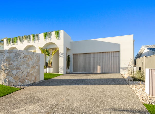 93 Palm Dr, Mooloolaba, Qld 4557