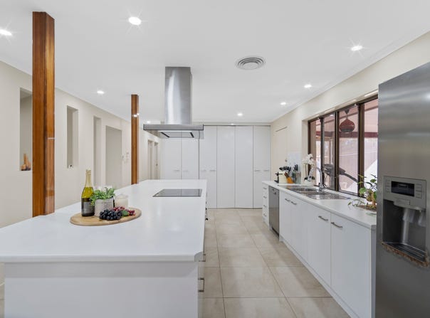 10 Blackthorn Crescent, Shailer Park, Qld 4128