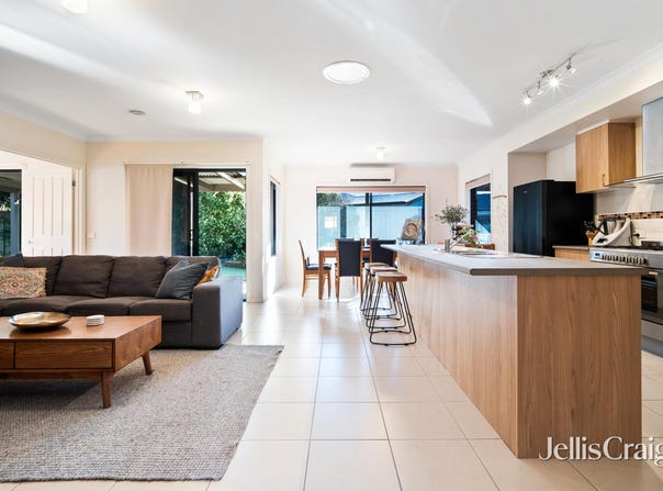 8 Waterside Close, Miners Rest, Vic 3352