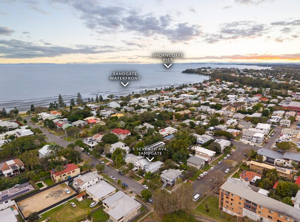 5 Seventh Avenue, Sandgate, Qld 4017