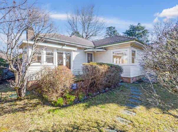 15 Mitchell Street, Wentworth Falls, NSW 2782