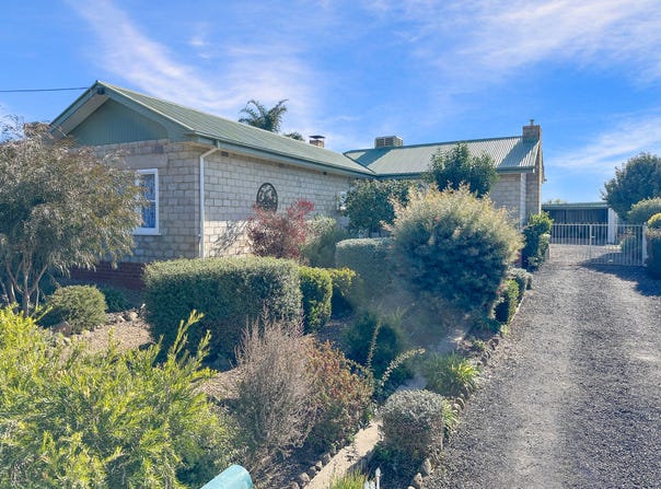 121 Avoca Crescent, Maryborough, Vic 3465