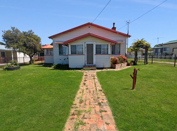 27 Gladstone Street, Jennings, NSW 4383