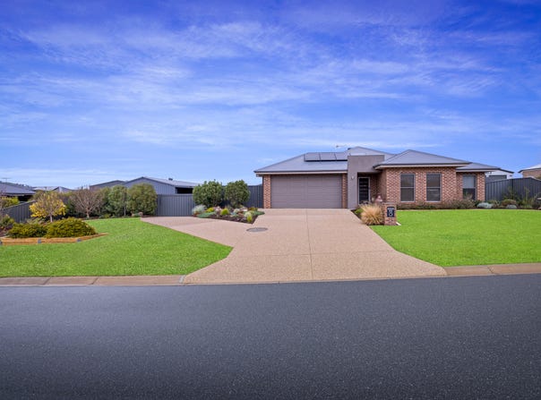 11 Kakadu Court, Thurgoona, NSW 2640