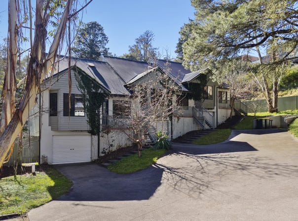 8 Quinns Avenue, Leura, NSW 2780