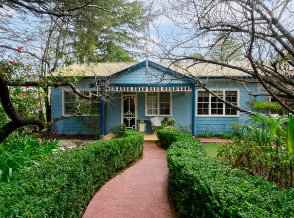 64 Blaxland Road, Wentworth Falls, NSW 2782